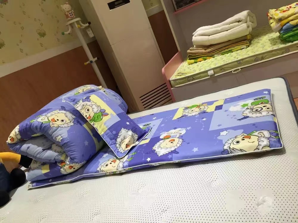 卡通幼兒園